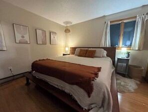 3 bedrooms, iron/ironing board, travel crib, free WiFi