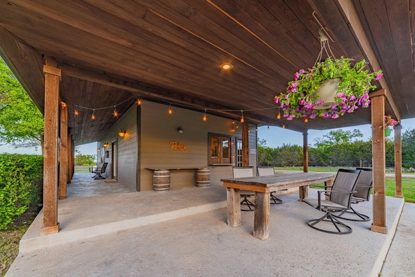 Outdoor dining