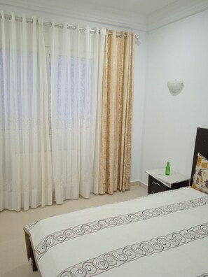 2 chambres, fer et planche à repasser, Wi-Fi, draps fournis