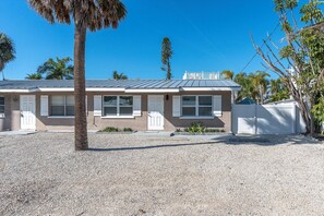 Exterior - Beach Escape By Coastal Chic Vacations (HOLMES BEACH)