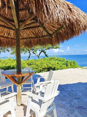 Terrace/patio - Paradise Awaits by Coastal Chic Vacations (Bradenton)