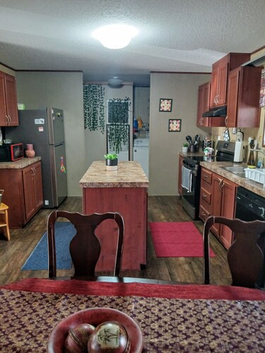 Handicap Accessible Private Spacious Beautiful Family Home 5 Acres Pet Friendly 