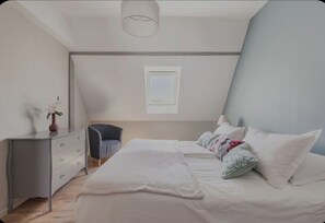 2 bedrooms, iron/ironing board, WiFi, bed sheets - Maison de Vacances de la Porte Haute (Dambach-la-ville)