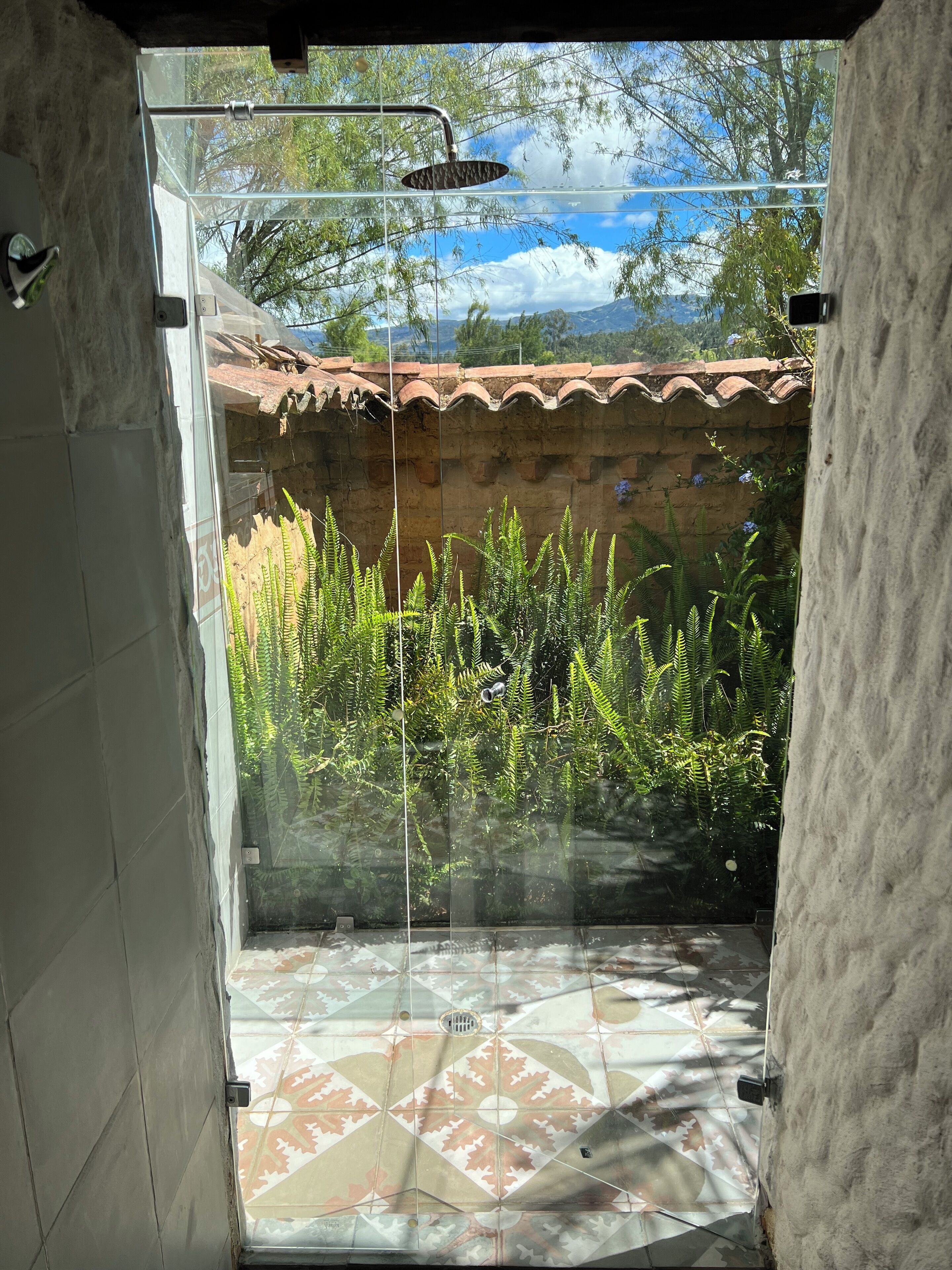 高级三人房, 花园景观 | 浴室 | 淋浴设施、环保洗浴用品、毛巾、肥皂