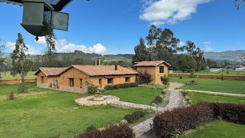 Chambre familiale, vue sur le jardin | Vue de la chambre