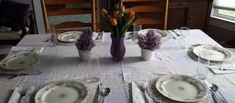 Traditional bed & breakfast in Snohomish with comfy bed, private bathroom, WiFi