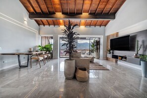 Smart TV, fireplace