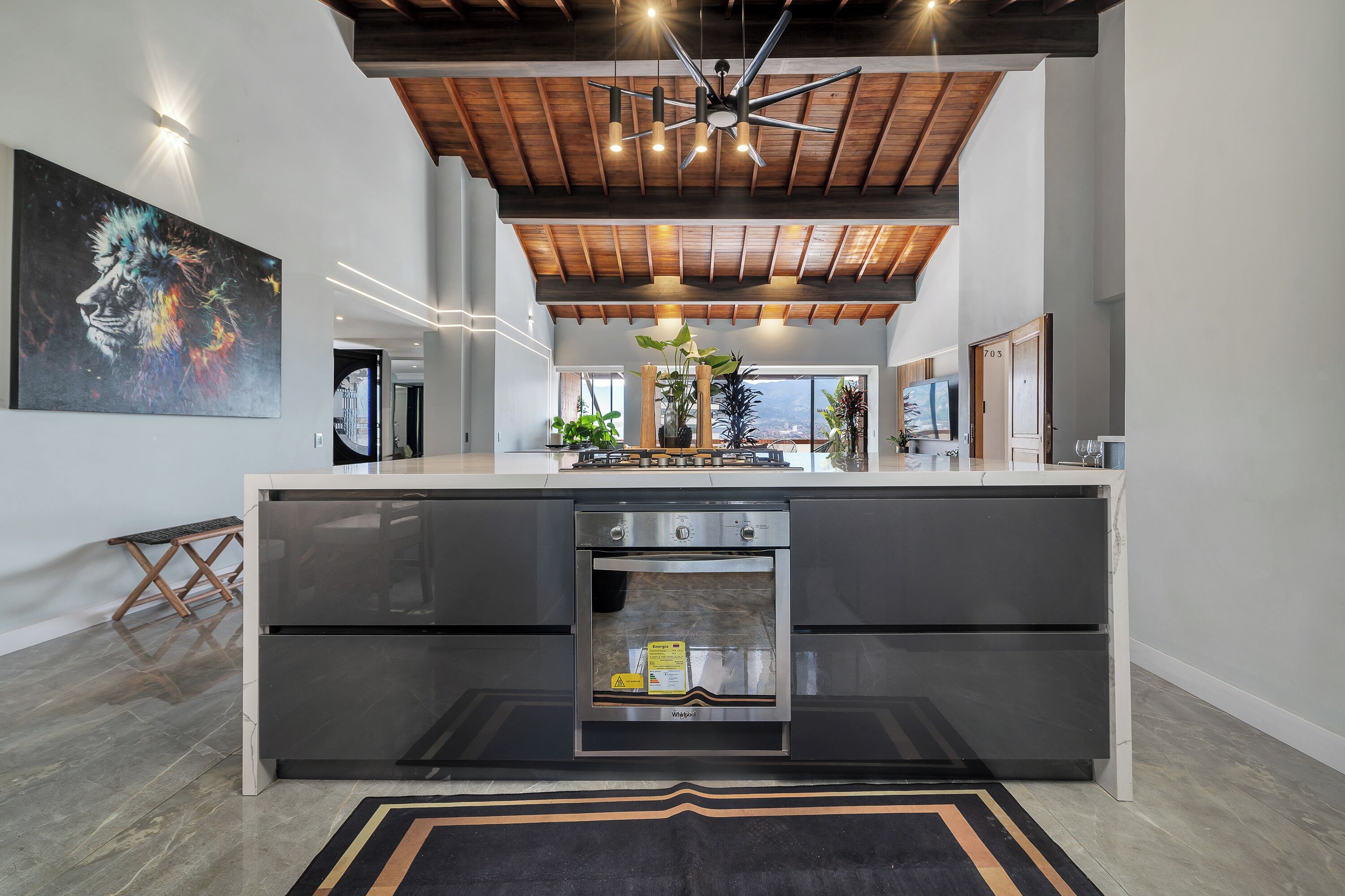 Geladeira, micro-ondas, fogão, cooktop