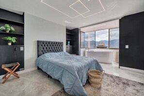 4 bedrooms, desk, iron/ironing board, WiFi