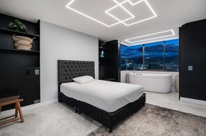 4 habitaciones, escritorio, tabla de planchar con plancha y wifi 