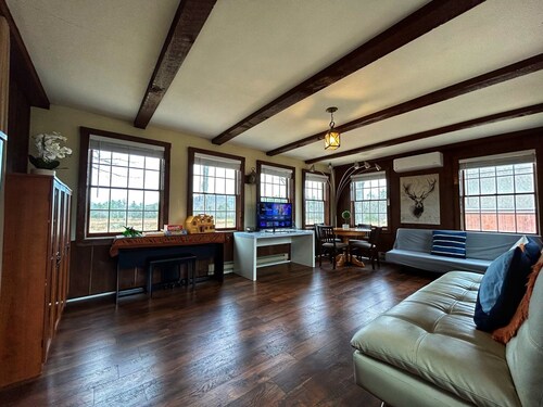 Wild Blueberry Farmhouse: Your Fall Escape!