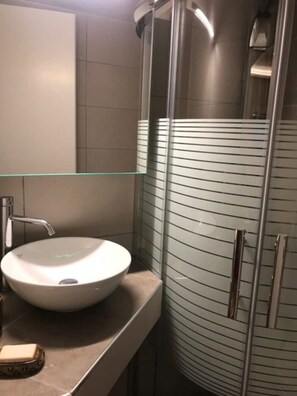 Hair dryer, towels, toilet paper - Athenian Center Athens Kolonaki (Athina)