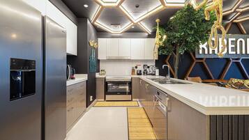 Refrigerador, microondas, horno y parrilla de estufa