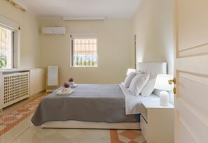 7 chambres, coffres-forts dans les chambres, fer et planche Ă repasser