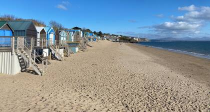 Annedd Lon: 4 Bed house with sea views and a short walk to the beach and village