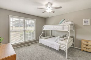 5 bedrooms, iron/ironing board, WiFi, bed sheets