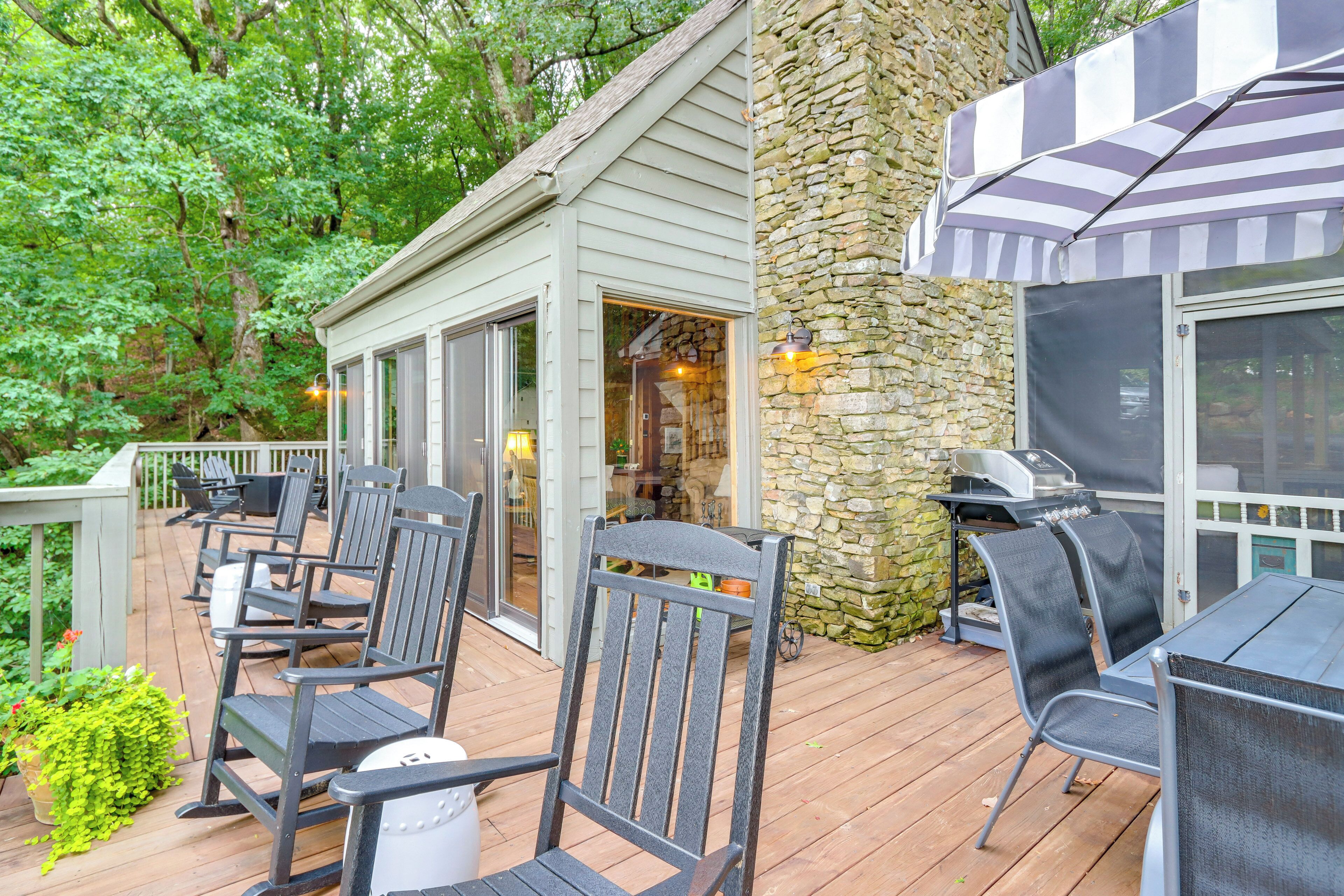 Big Canoe Mountain Cabin w/ 2 Decks + Fire Pit!