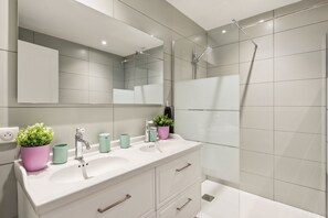 Hair dryer, towels - Cœur de Vidauban - Appt climatisé proche activités (Vidauban)