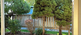 Spacious 5-bedroom house with AC and WiFi in enjoyable West Point