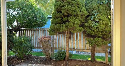 Spacious 5-bedroom house with AC and WiFi in enjoyable West Point