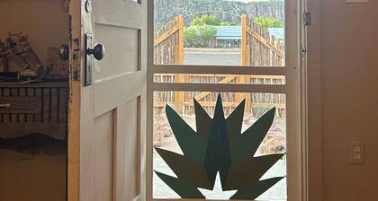 Fossil+Folk House in the heart of Fort Davis