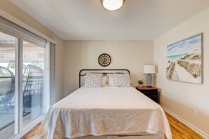 3 bedrooms, in-room safe, iron/ironing board, free WiFi - Coastline Get Away (North Myrtle Beach)