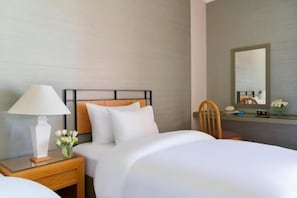 Cribs/infant beds