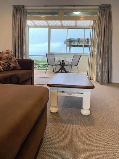 Charming 2-Bedroom Guest House with Tennis Court near Beach