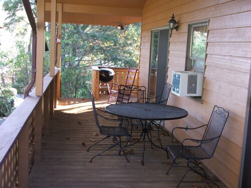 NC Blue Ridge Mountain chalet overlooking mountain golf course