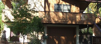 NC Blue Ridge Mountain chalet overlooking mountain golf course