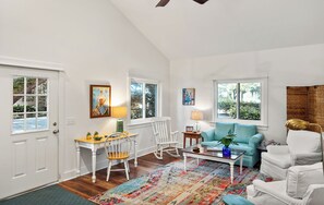 TV, fireplace, DVD player, books - Bailey's Landing Deepwater Oasis  (Okatie)