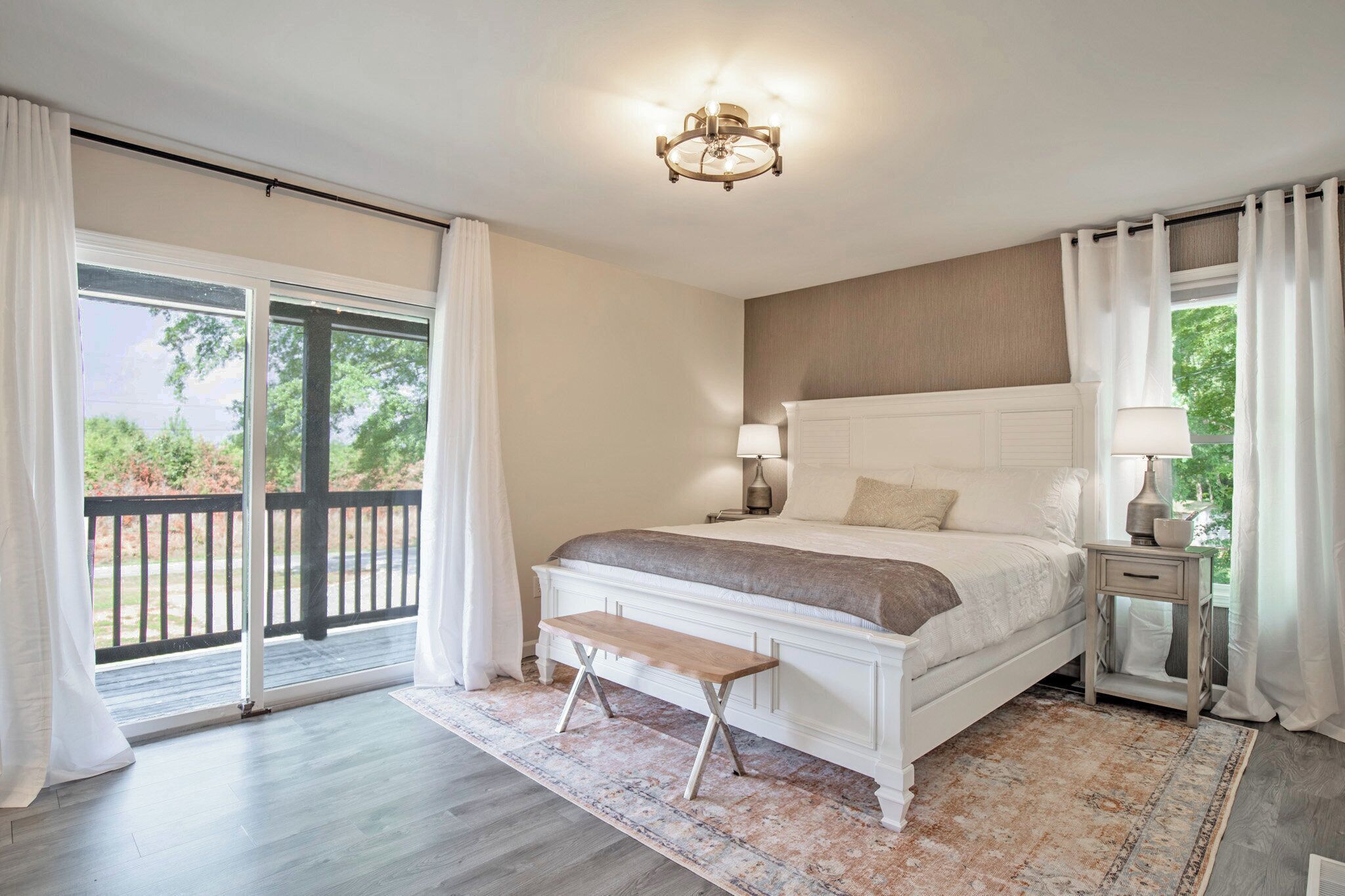 4 bedrooms, desk, iron/ironing board, travel crib