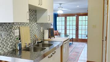 Micro-ondes, four, plaque de cuisson, lave-vaisselle