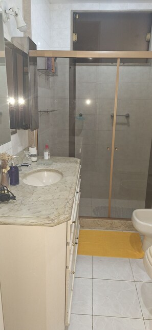 Apartamento Confort, 2 habitaciones | Baño