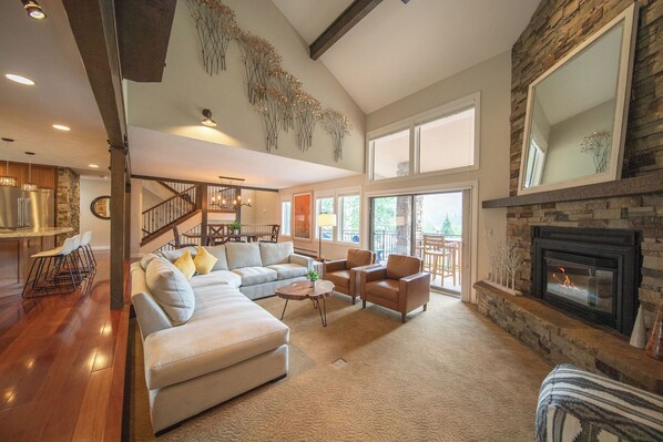 Living area - Enclave 17 (Keystone)