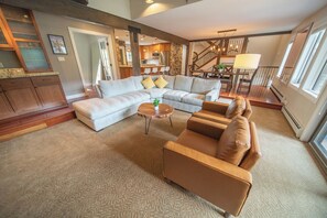 شقة (Enclave 17) | منطقة المعيشة | تلفزيون ذكي