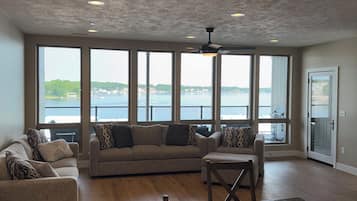 TV connectée, cheminée, jeux vidéo