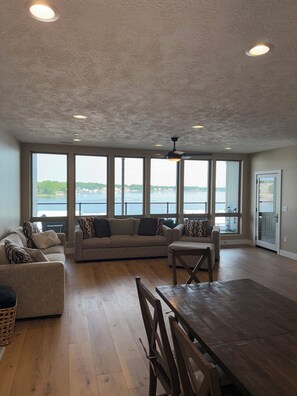 Smart TV, fireplace, video games - Luxury Lakefront Condo at Bridges Bay Stillwater Building! (Arnolds Park)