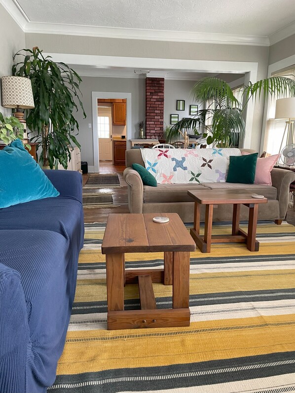 Living area - Charming Home with Water Views (Bremerton)