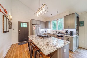 Fridge, microwave, stovetop, dishwasher - Pet-Friendly West Jefferson Home w/ River View! (West Jefferson)