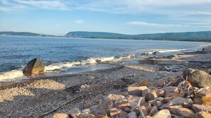 På stranden