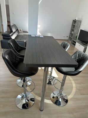 Dining - Ferienwohnung Neubau Merzig 120m2 für 7 Personen (Merzig)