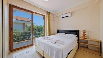 In-room safe, iron/ironing board, free WiFi