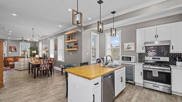 Frigorífic, microones, forn i placa de cuina