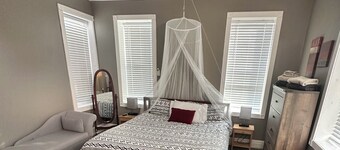 Family-Friendly Comfort in St Louis-Crib,Booster Seat, High Chair & Backyard Fun