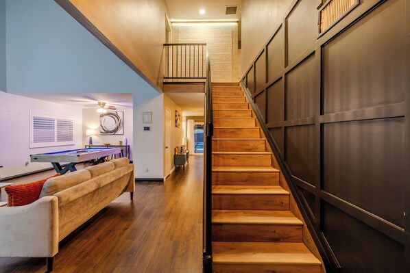 Game room - FAMILY HEATED POOL HOME/ 4BR/ KING BED Suite/Arcade Games/Billiard Table/Slp12 (Rialto)