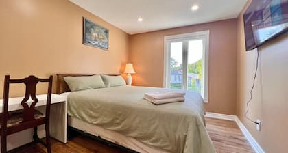 Cozy Home Near Transit & Hillcrest Mall with Free Parking