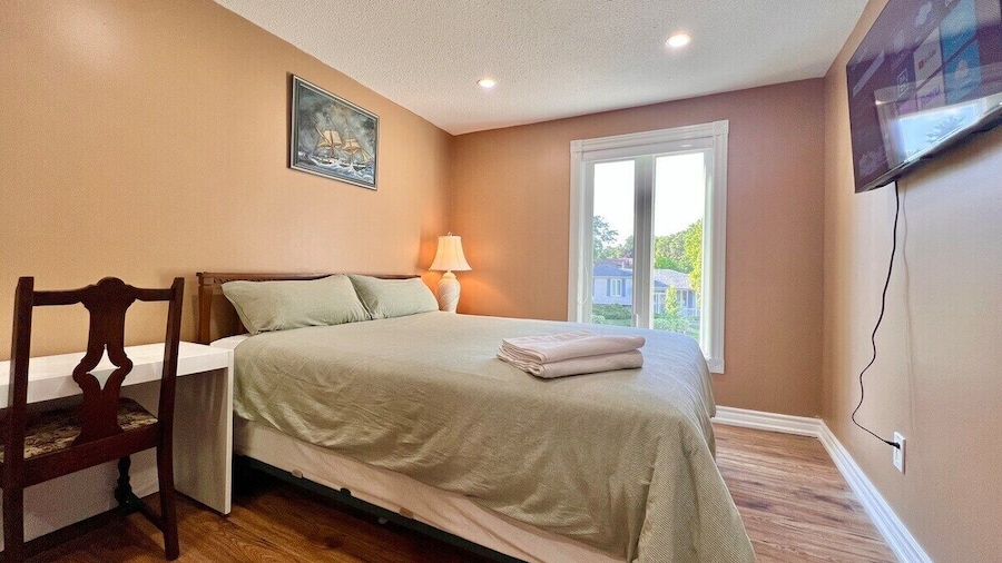 Cozy Home Near Transit & Hillcrest Mall with Free Parking