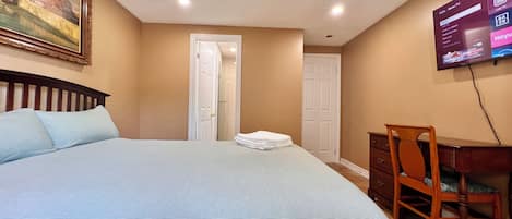 ملاءات من القطن المصري وأغطية فراش متميزة ومكتب