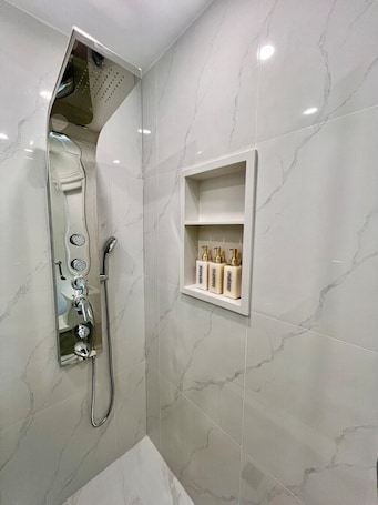 Deluxe Double Room, 1 Queen Bed, Private Bathroom | Bathroom | Shower, hydromassage showerhead, hair dryer, towels. Cozy Home Near Transit & Hillcrest Mall with Free Parking